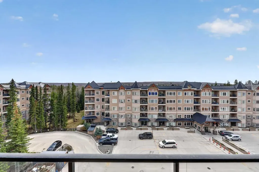 30 Discovery Ridge Close SW Calgary AB T3H 5X5