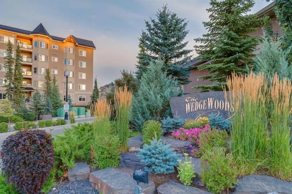 30 Discovery Ridge Close SW Calgary AB T3H 5X5