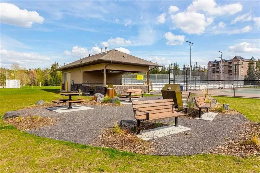 30 Discovery Ridge Close SW Calgary AB T3H 5X5