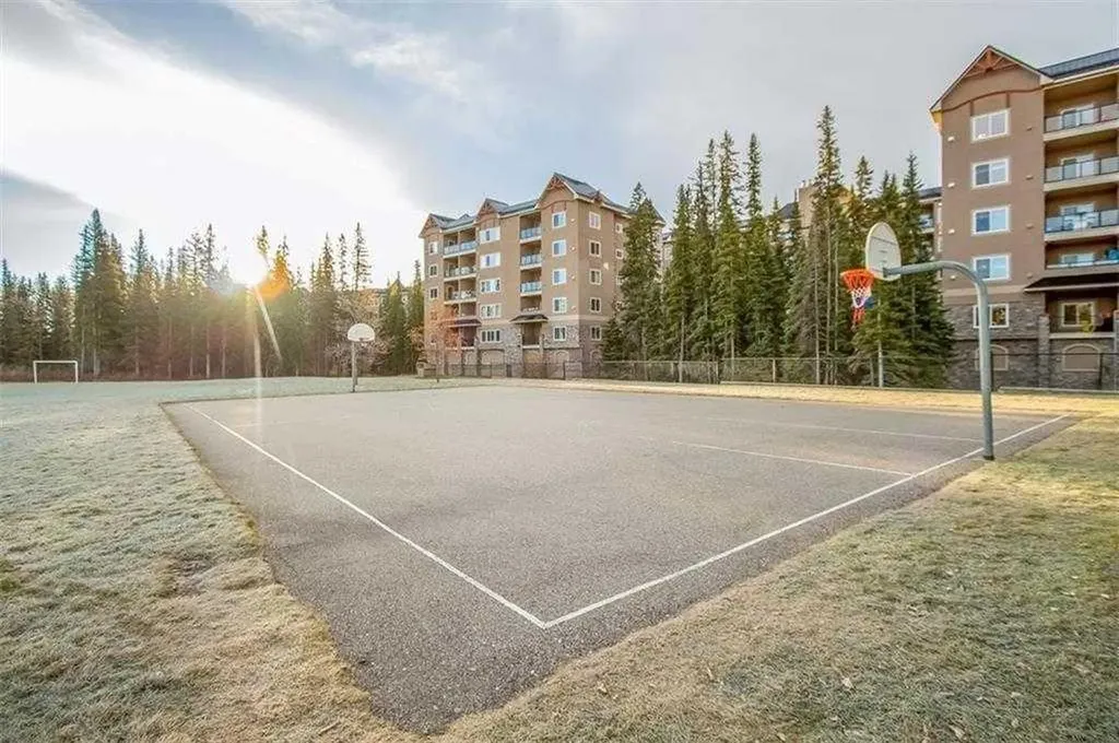30 Discovery Ridge Close SW Calgary AB T3H 5X5