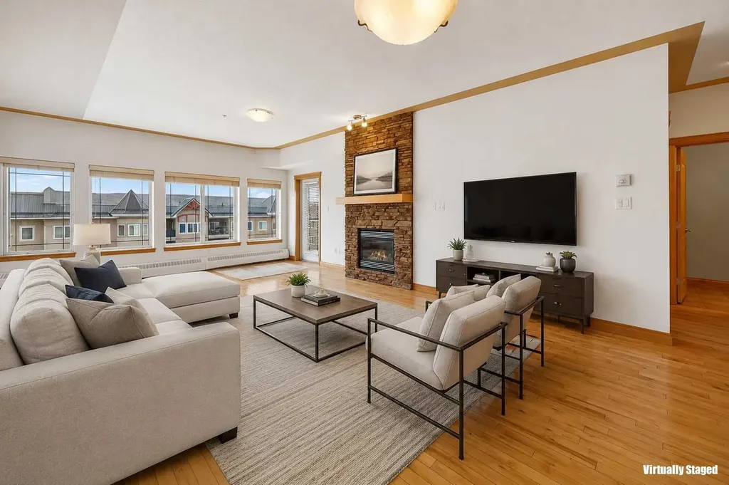 30 Discovery Ridge Close SW Calgary AB T3H 5X5