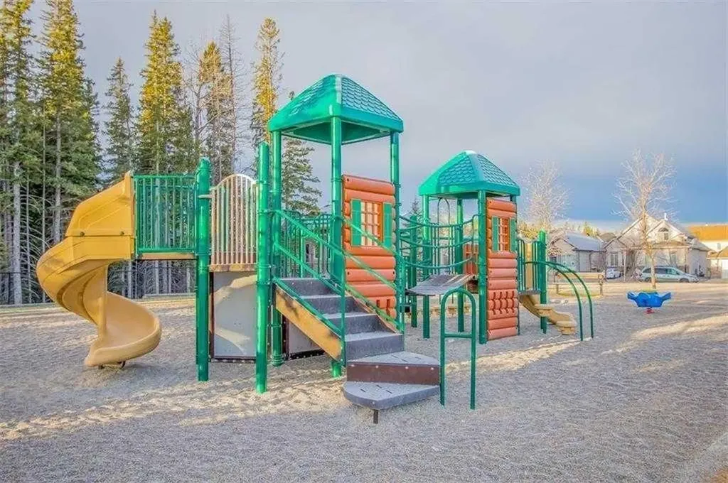 30 Discovery Ridge Close SW Calgary AB T3H 5X5
