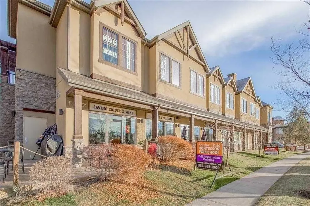 30 Discovery Ridge Close SW Calgary AB T3H 5X5
