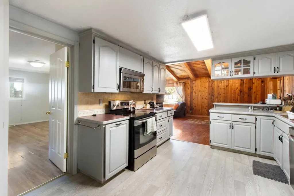 5035 Township Road 334 Rural Mountain View County AB T0M 1X0