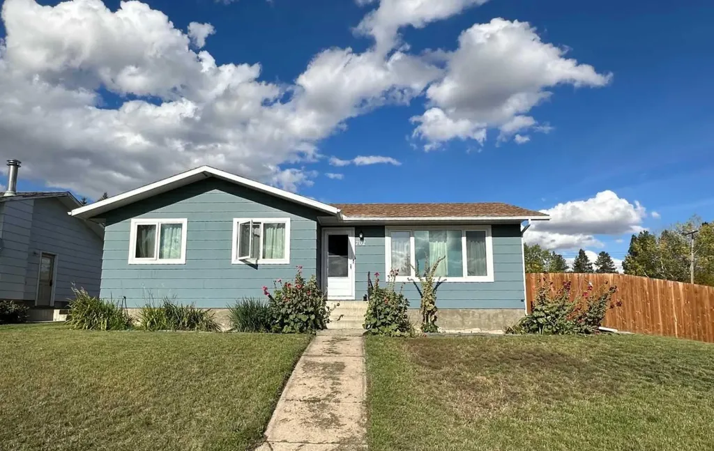 702 Royal Drive Trochu AB T0M2C0