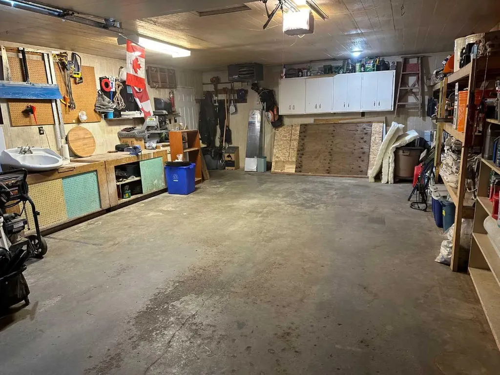 702 Royal Drive Trochu AB T0M2C0