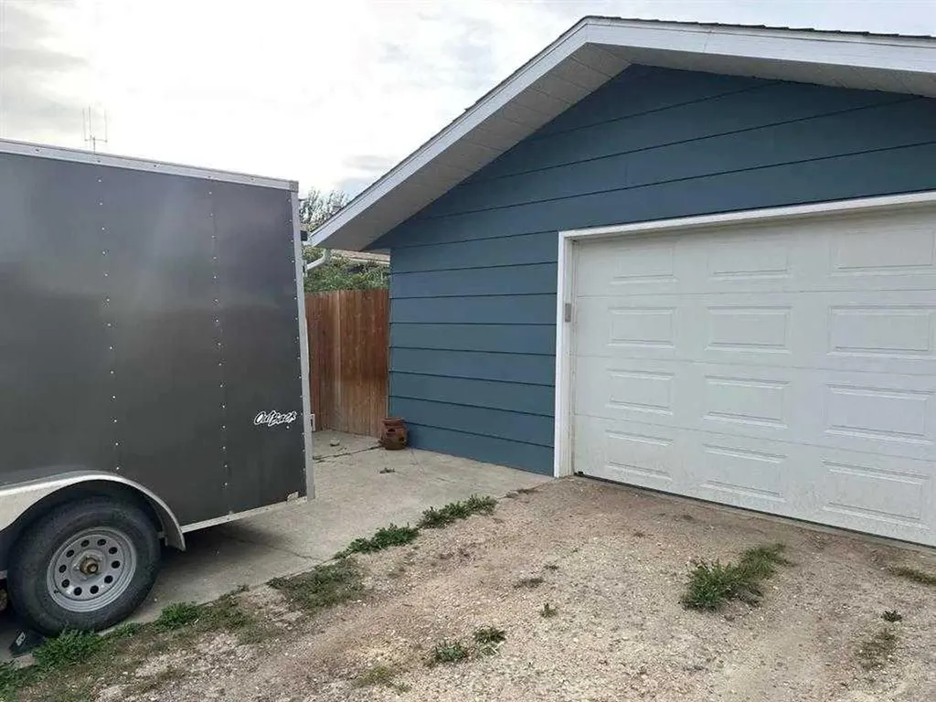 702 Royal Drive Trochu AB T0M2C0