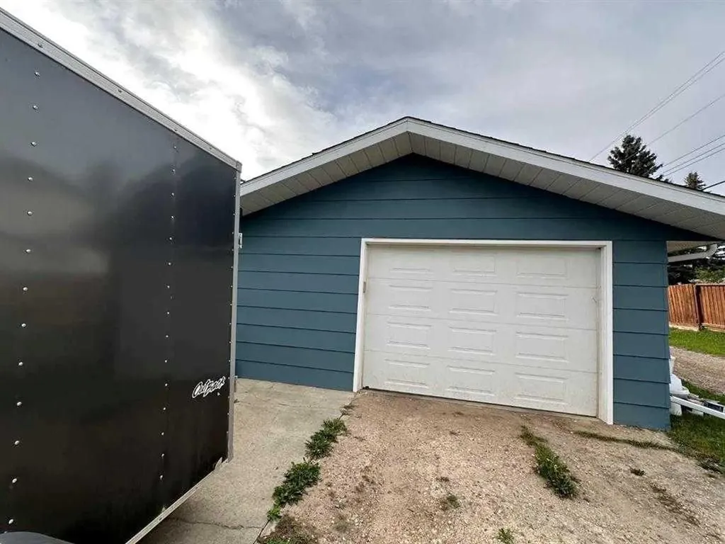 702 Royal Drive Trochu AB T0M2C0
