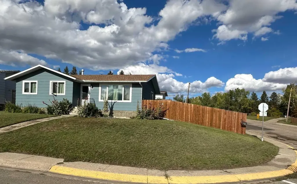 702 Royal Drive Trochu AB T0M2C0
