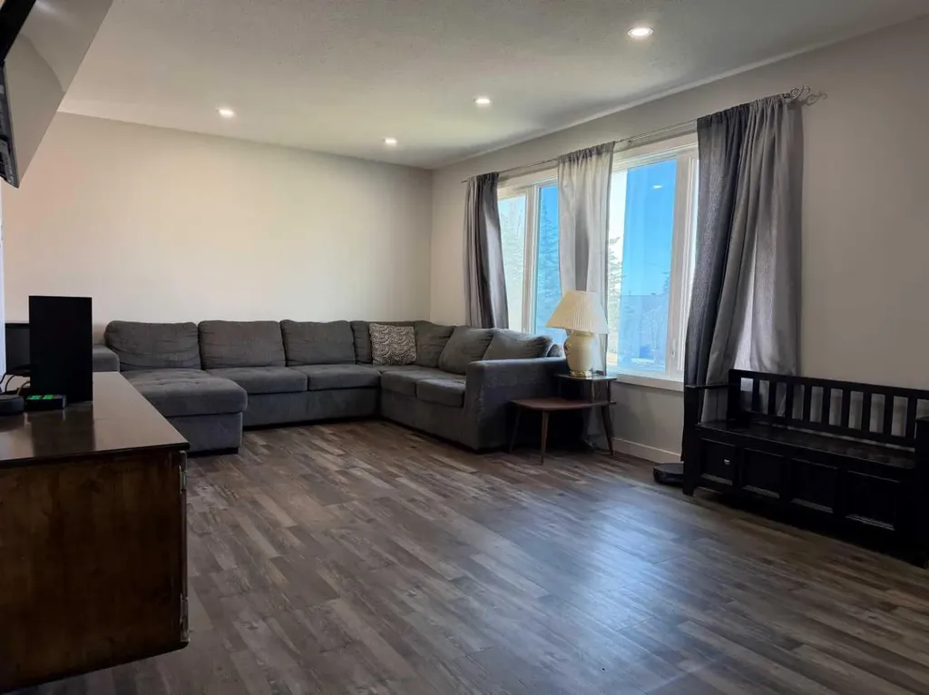 702 Royal Drive Trochu AB T0M2C0