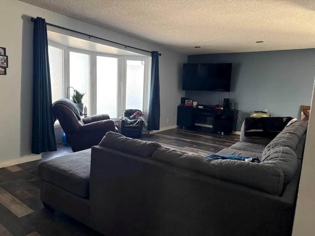 501 7 Avenue Fox Creek AB T0H 1P0