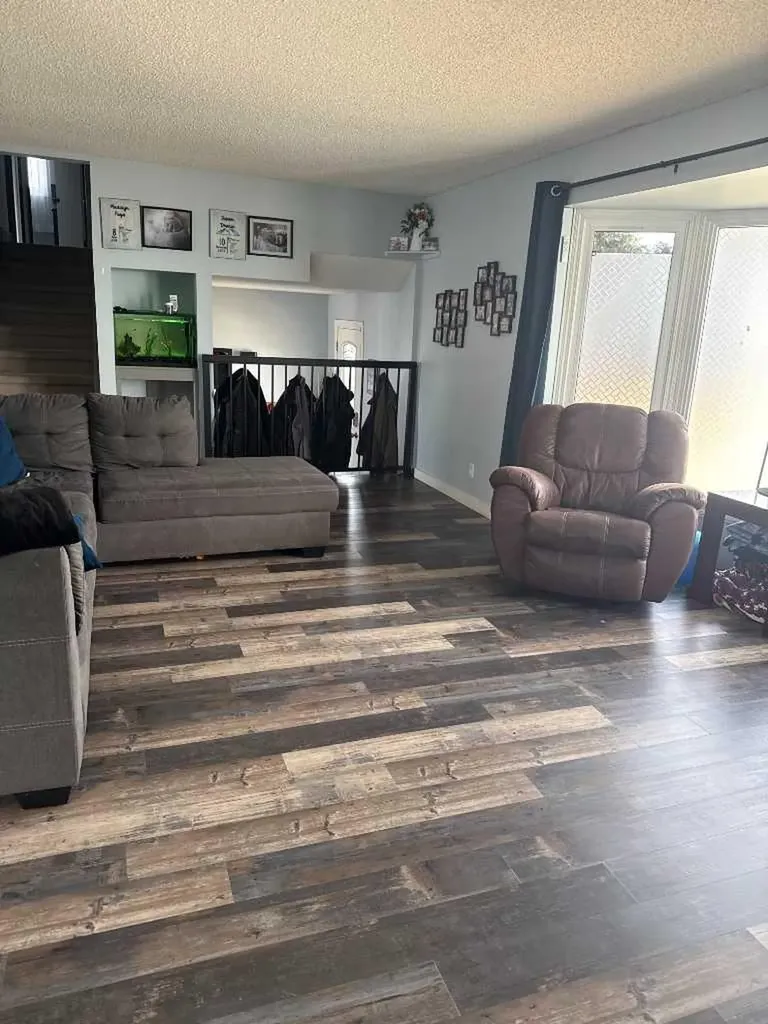501 7 Avenue Fox Creek AB T0H 1P0