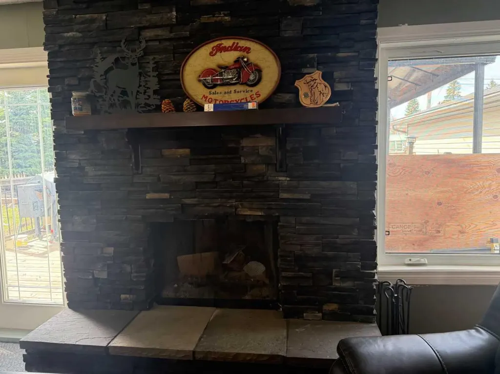 501 7 Avenue Fox Creek AB T0H 1P0