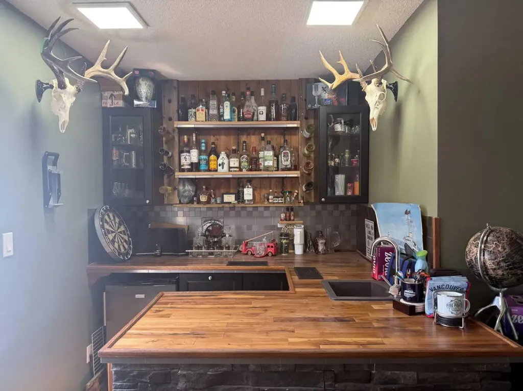 501 7 Avenue Fox Creek AB T0H 1P0