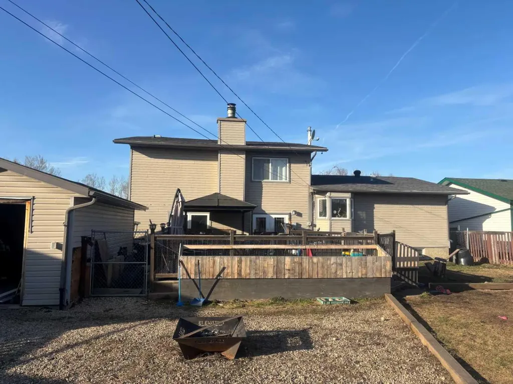 501 7 Avenue Fox Creek AB T0H 1P0