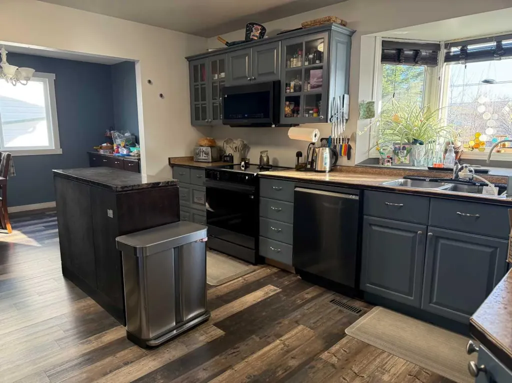 501 7 Avenue Fox Creek AB T0H 1P0