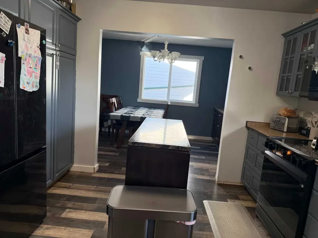 501 7 Avenue Fox Creek AB T0H 1P0