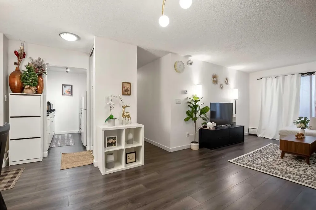 523 15 Avenue SW Calgary AB T2R0R3