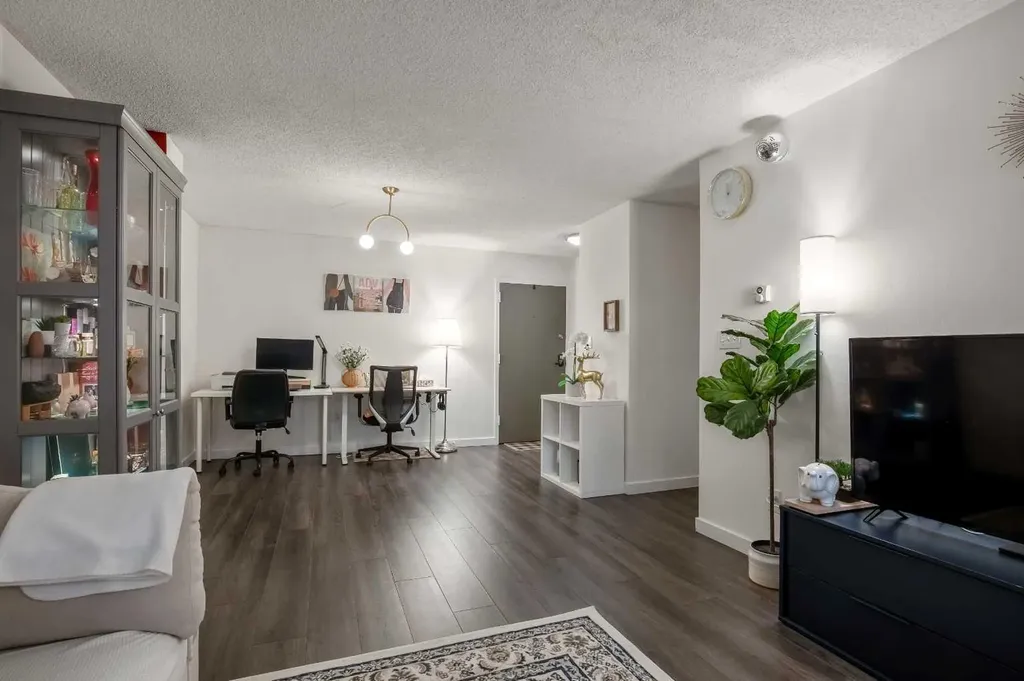 523 15 Avenue SW Calgary AB T2R0R3