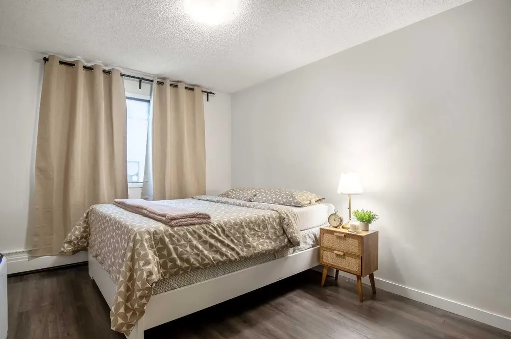 523 15 Avenue SW Calgary AB T2R0R3
