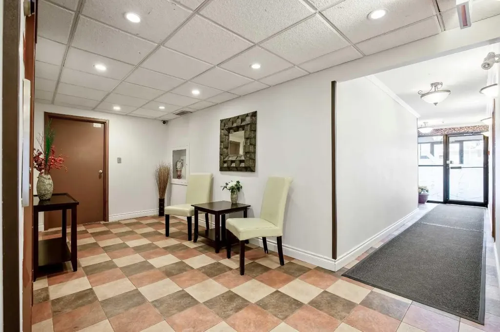 523 15 Avenue SW Calgary AB T2R0R3