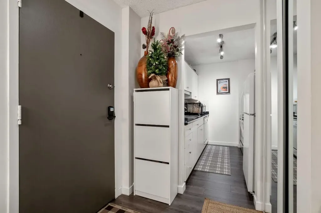 523 15 Avenue SW Calgary AB T2R0R3