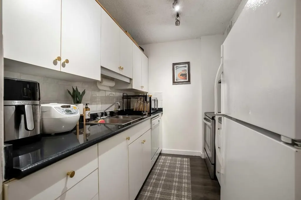 523 15 Avenue SW Calgary AB T2R0R3