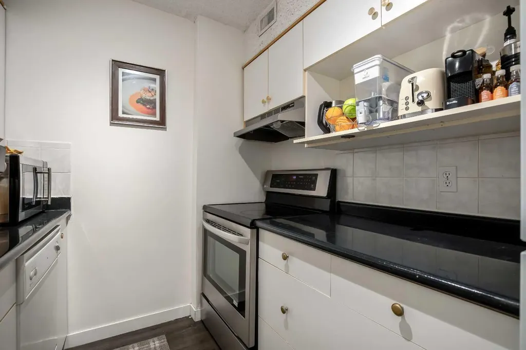 523 15 Avenue SW Calgary AB T2R0R3