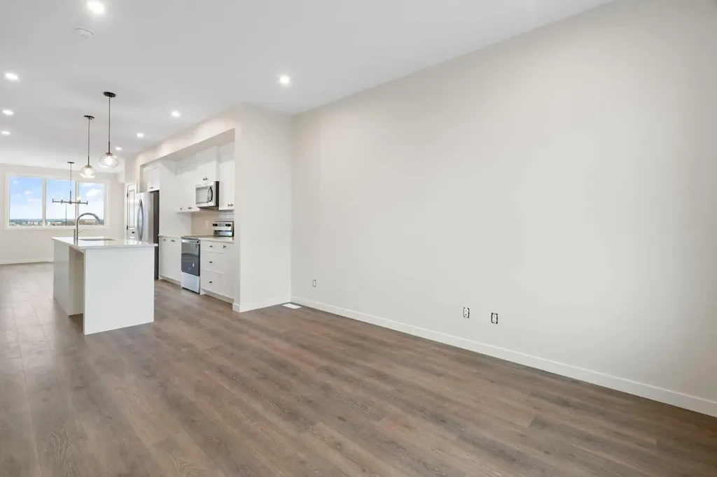 1457 Rangeview Drive SE Calgary AB T3S0P8