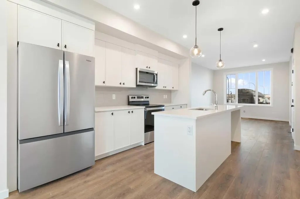 1457 Rangeview Drive SE Calgary AB T3S0P8