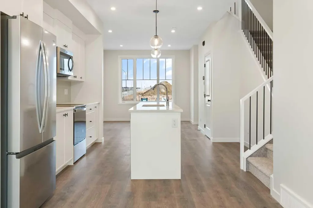 1457 Rangeview Drive SE Calgary AB T3S0P8