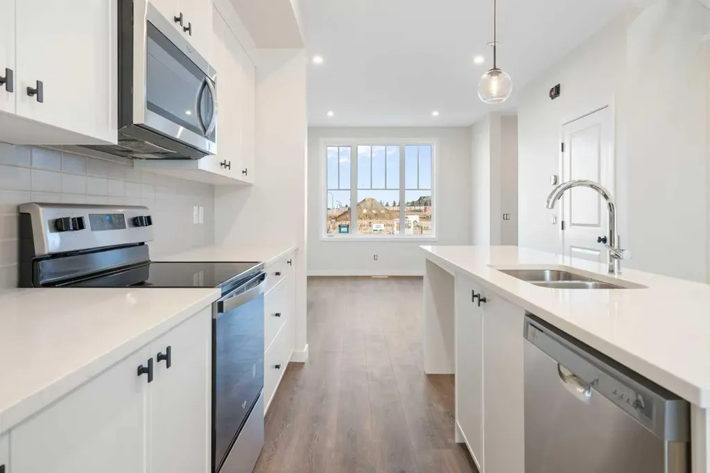 1457 Rangeview Drive SE Calgary AB T3S0P8