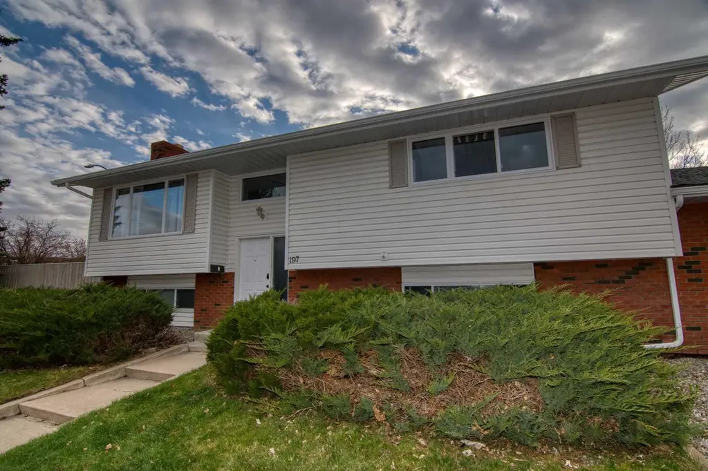 197 Oxford Road W Lethbridge AB T1K 4V6