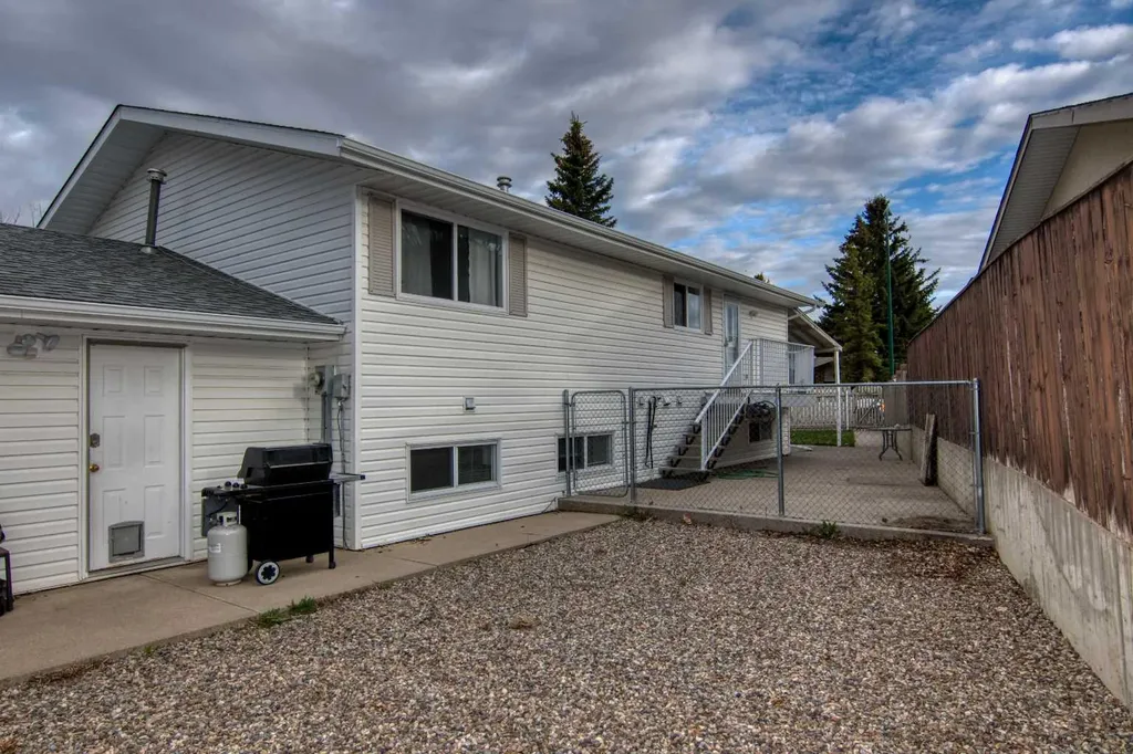 197 Oxford Road W Lethbridge AB T1K 4V6