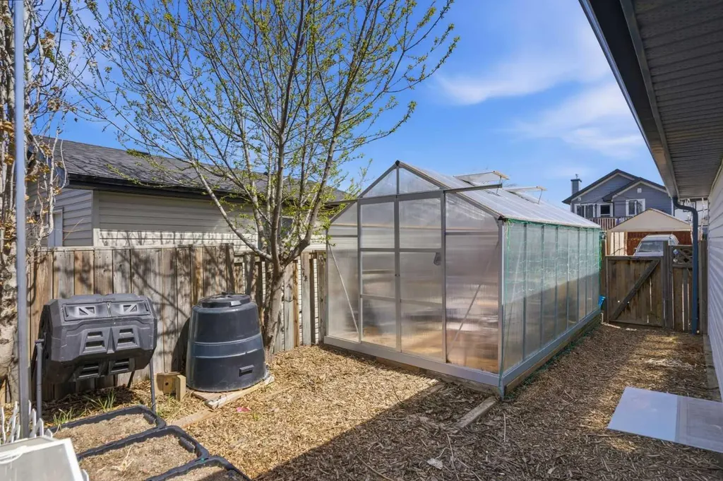 46 Saddlemont Way NE Calgary AB T3J4V2