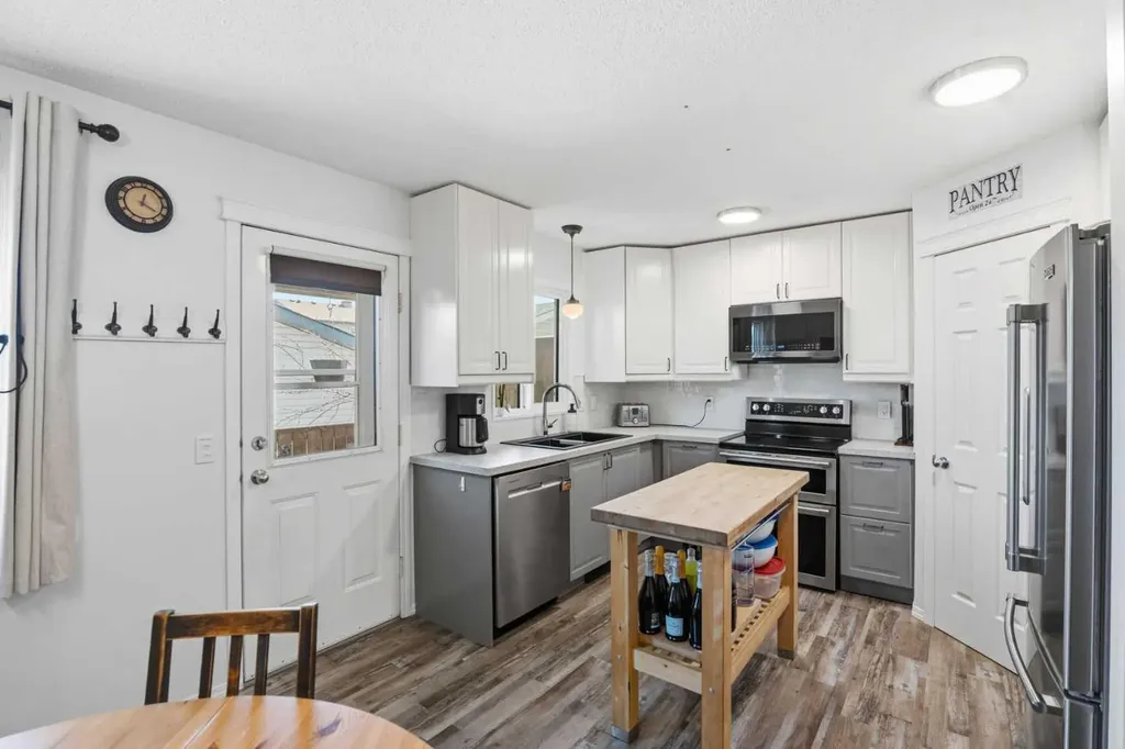46 Saddlemont Way NE Calgary AB T3J4V2