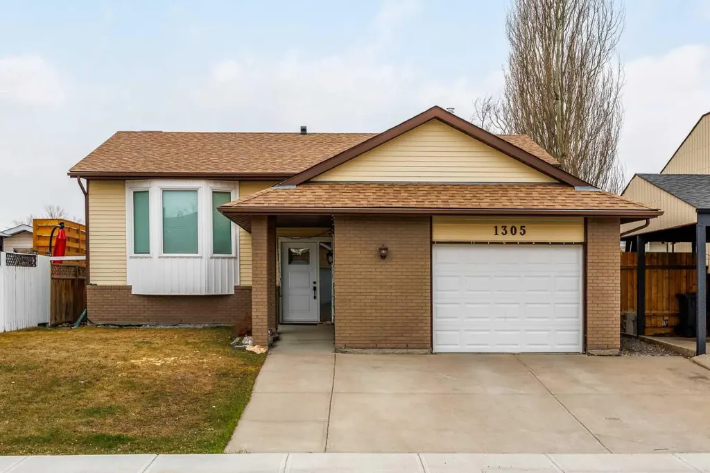 1305 10 Avenue SE High River AB T0L 1B0