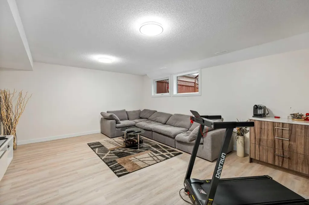 1305 10 Avenue SE High River AB T0L 1B0