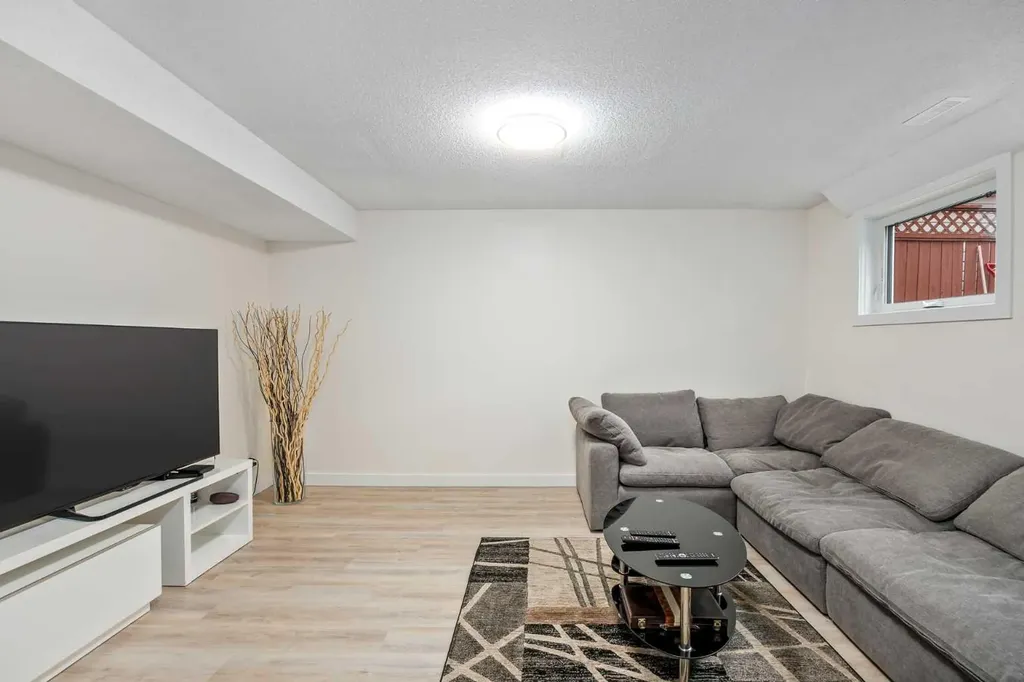 1305 10 Avenue SE High River AB T0L 1B0