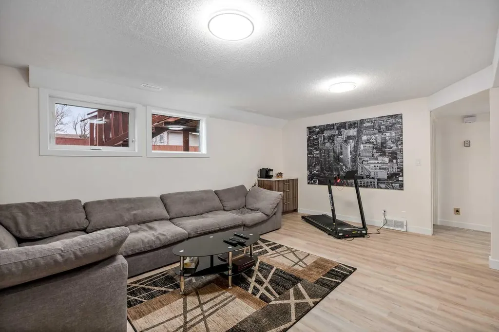 1305 10 Avenue SE High River AB T0L 1B0