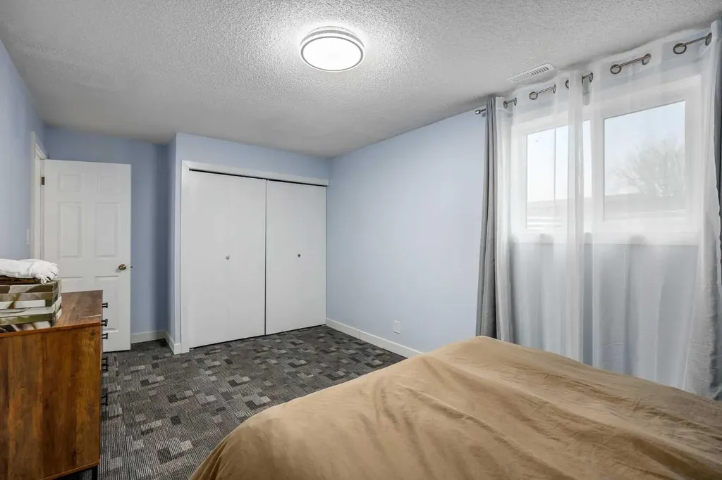 1305 10 Avenue SE High River AB T0L 1B0