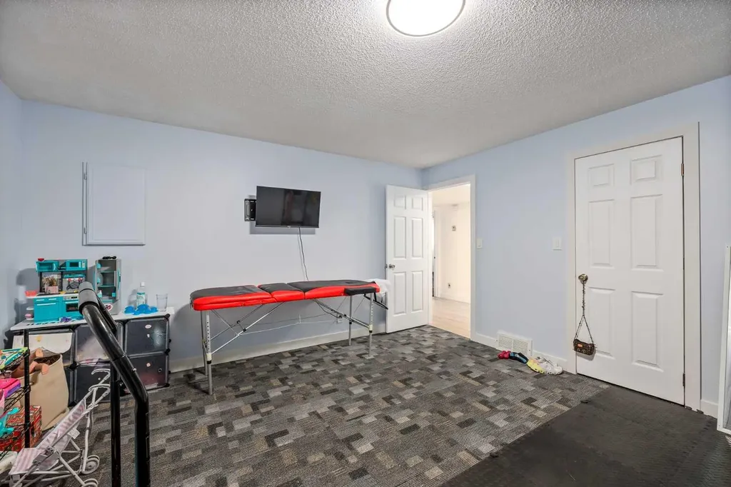 1305 10 Avenue SE High River AB T0L 1B0