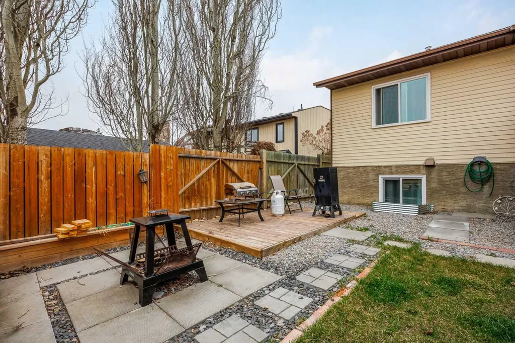1305 10 Avenue SE High River AB T0L 1B0