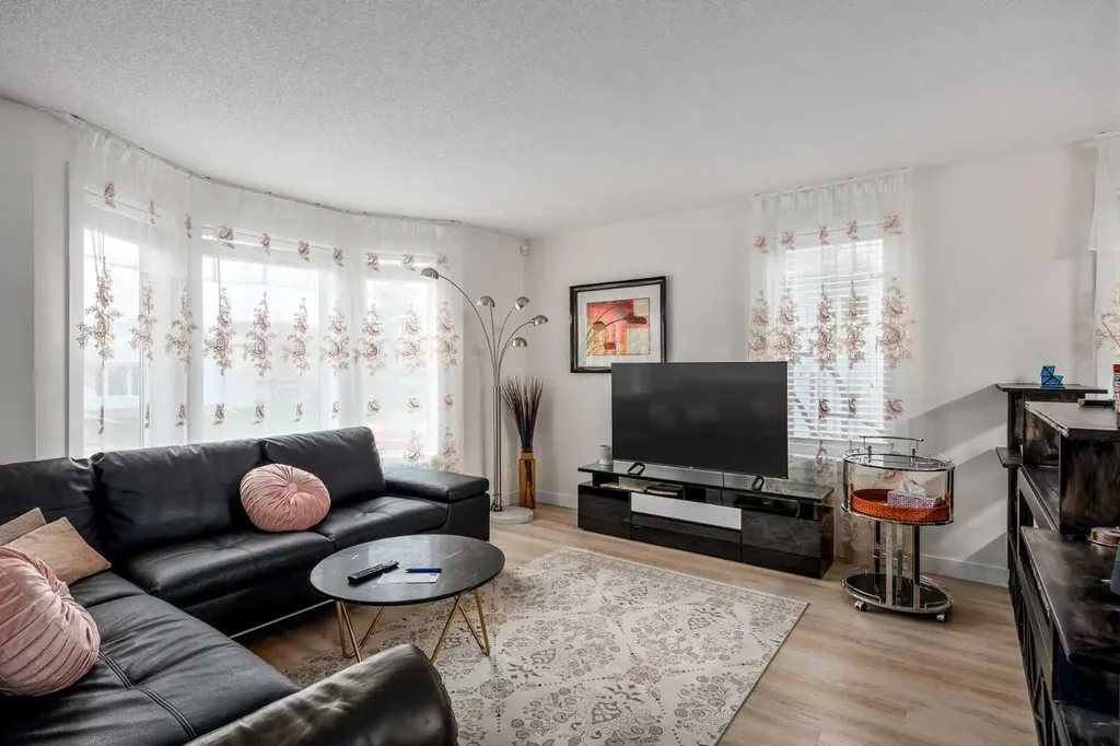 1305 10 Avenue SE High River AB T0L 1B0