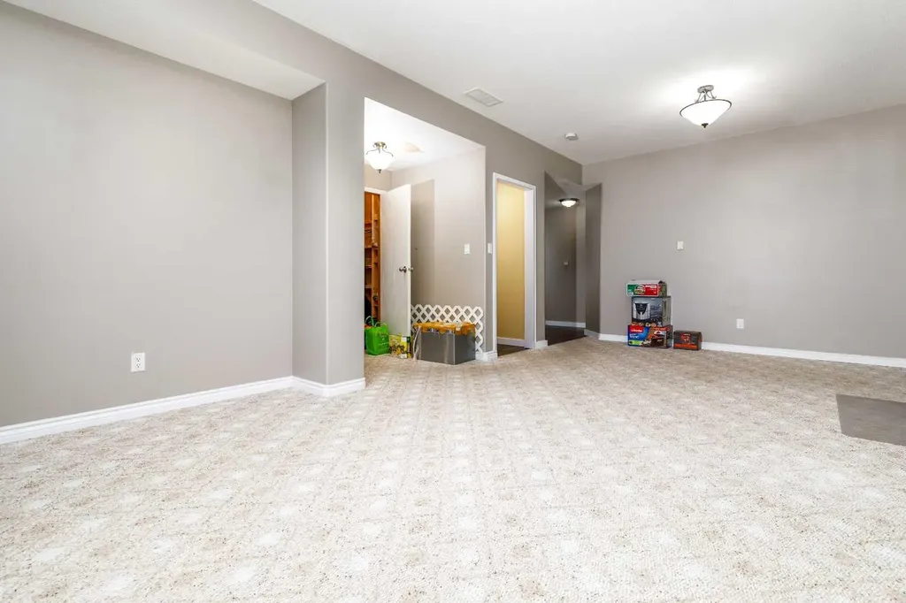 43 Webster Drive Red Deer AB T4N7G4