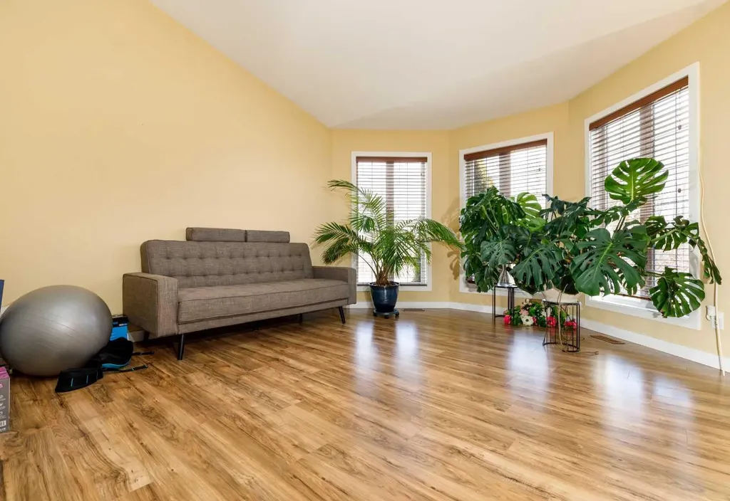 43 Webster Drive Red Deer AB T4N7G4