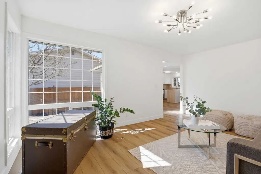 431 Queen Charlotte Drive SE Calgary AB T2J 4H2