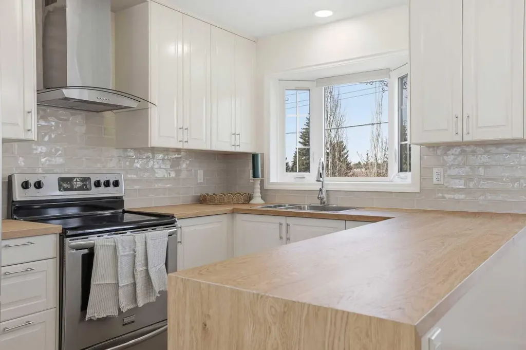 431 Queen Charlotte Drive SE Calgary AB T2J 4H2
