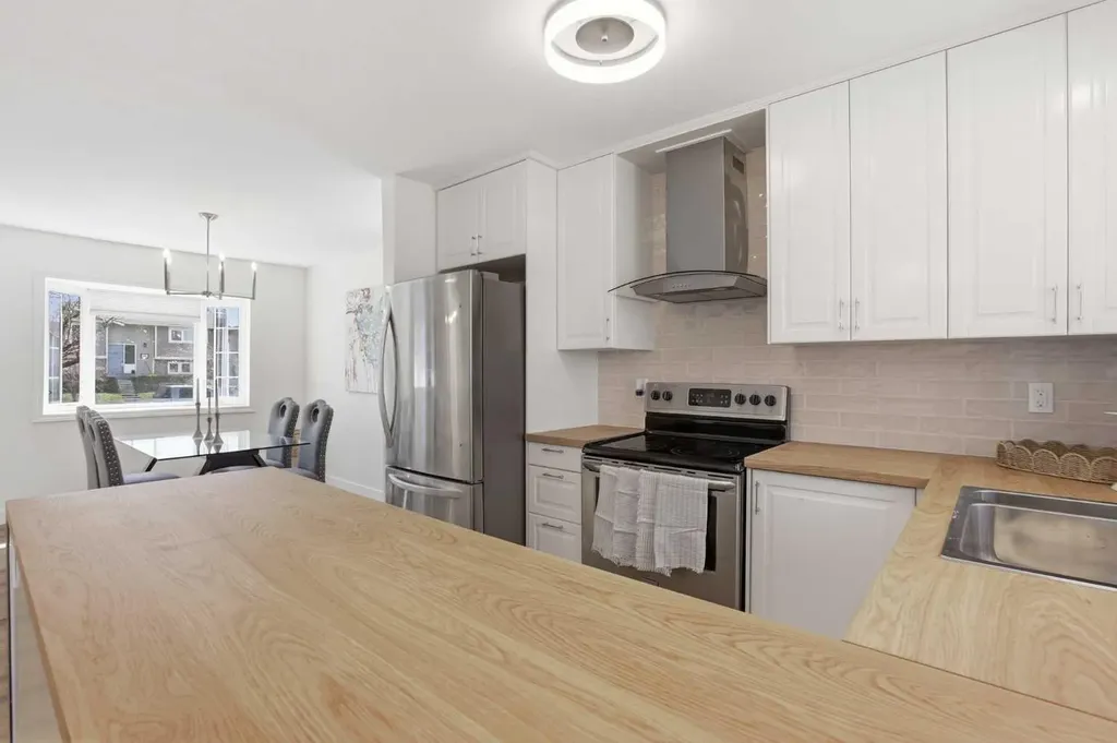 431 Queen Charlotte Drive SE Calgary AB T2J 4H2