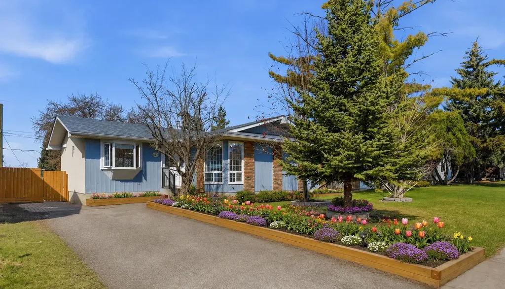 431 Queen Charlotte Drive SE Calgary AB T2J 4H2